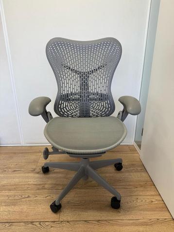 350x Herman Miller Mirra Grey Shadow - Tijdelijke Aanbieding beschikbaar voor biedingen